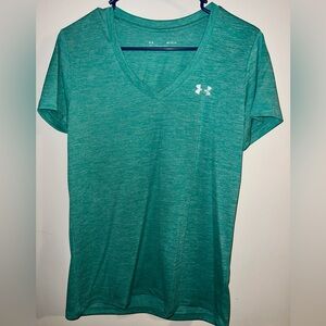 Medium under armor women’s shirt